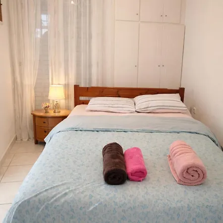 Beautiful One-bedroom In The Heart Of アパート カラマタ