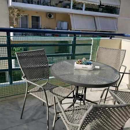 アパート Beautiful One-bedroom In The Heart Of カラマタ